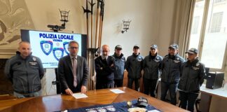 Vicenza, spacciava alla fermata del bus, arrestato dalla polizia locale. In casa cocaina, eroina e crack per oltre 25 mila euro L'operazione antidroga della Polizia Locale di Vicenza presentata in comune