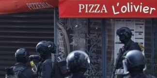 Francia, si barrica nel ristorante con 4 ostaggi: “Ha un coltello”
