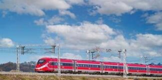 Incendio sulla Salaria, linea alta velocità fortemente rallentata tra Roma e Firenze: ritardi dei treni fino a 90 minuti