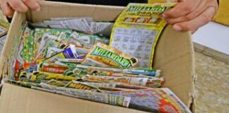 Lodi, pacchi di Gratta e Vinci galleggiano nel canale: è giallo