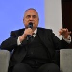 Lotito contro sindaca di Amsterdam: “Leso onore Lazio, risarcite i tifosi”