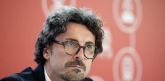 M5S, Toninelli: “Simbolo è di Grillo, Conte dovrà farsi suo partito”
