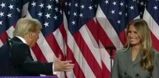 Melania al fianco di Trump dopo voci su divorzio. Il tycoon: “Strabiliante moglie”