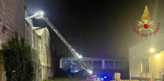 Milano, incendio in officina: 10 persone evacuate dallo stabile
