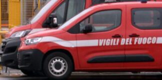 Milano, salari non pagati: 4 operai arrampicati su una gru per protesta