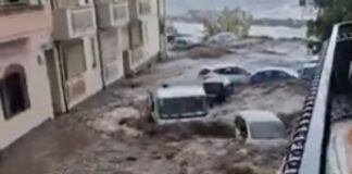 Nubifragio a Catania, strade diventano fiumi: auto e barche trascinate via – Video