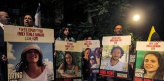 Ostaggi rapiti da Hamas, media: “Solo 51 sono ancora vivi secondo 007 Israele”