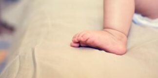 Padova, sevizia figlio 5 mesi per renderlo invalido e incassare pensione