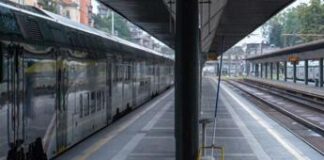 Parla il capotreno ferito a Genova: “Sputi e calci, poi, 4 coltellate”