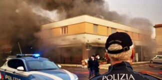 Roma, due incendi in poche ore: bruciano attività commerciale e appartamento