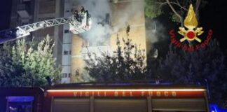 Roma, incendio in appartamento a Torre Spaccata: 3 feriti, due sono gravi