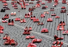 Uomini e violenza, una studentessa del Lioy: “quando la sofferenza interiore si trasforma in violenza, comprendere per fermare il crimine” Uomini e violenza sulle donne: il simbolo delle scarpe rosse