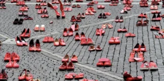 Uomini e violenza, una studentessa del Lioy: “quando la sofferenza interiore si trasforma in violenza, comprendere per fermare il crimine” Uomini e violenza sulle donne: il simbolo delle scarpe rosse
