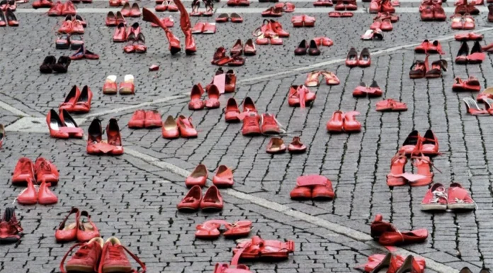 Giornata contro la violenza sulle donne: a Vicenza e Marostica eventi, spettacoli e riflessioni per il 25 novembre Uomini e violenza sulle donne: il simbolo delle scarpe rosse