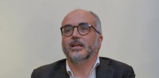 Scuola, Christian Raimo sospeso per 3 mesi da insegnamento dopo offese a ministro Valditara