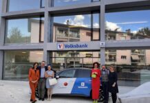 Volksbank ha consegnato un’auto elettrica all’associazione Comedicus Volksbank Comedicus