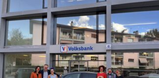 Volksbank ha consegnato un’auto elettrica all’associazione Comedicus Volksbank Comedicus
