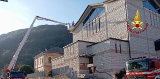 Piovene Rocchette, si distacca parte della copertura della chiesa di San Giuseppe. L’edificio resta agibile l'intervento dei vigili del fuoco alla Parrocchiale di Piovene Rocchette