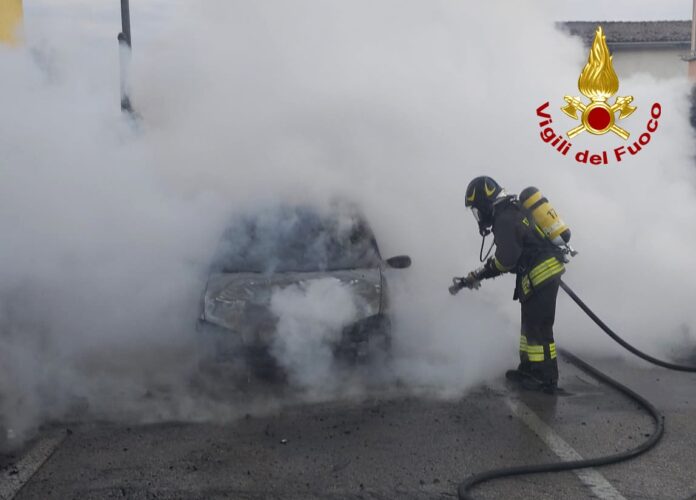 WhatsApp Image 2024-11-25 at 16.58.33 auto in fiamme a Rossano Veneto