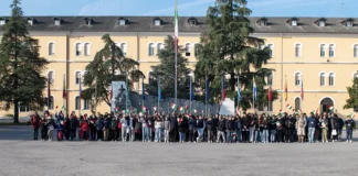 Vicenza, gli studenti del “Bortolan” e del “Maffei” alla cerimonia dell’Alzabandiera del CoESPU alzabandiera vicenza