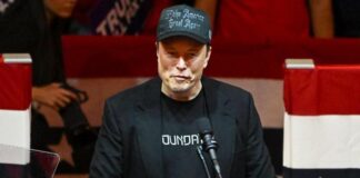 Migranti, Musk soffia sul fuoco: “Via i giudici”. Governo tira dritto su Albania musk migranti