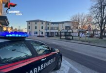 Thiene, rapinano l’incasso di un locale e picchiano il titolare e un dipendente che tentano di impedirlo. Arrestati due diciottenni Carabinieri radiomobile Thiene arrestano 2 giovani per rapina