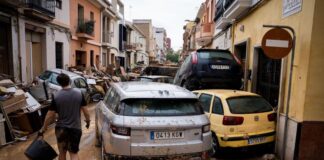 Alluvione Spagna, continua allerta meteo. La rabbia di Valencia contro re Felipe e Sanchez alluvione spagna