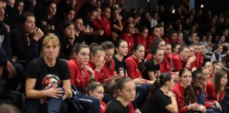 Entusiasmo e spettacolo alla Volley Christmas Cup-Trofeo Volksbank: 68 squadre protagoniste al palazzetto di Vicenza, la photo gallery 1 Uno scorcio del pubblico alla Volley Christmas Cup