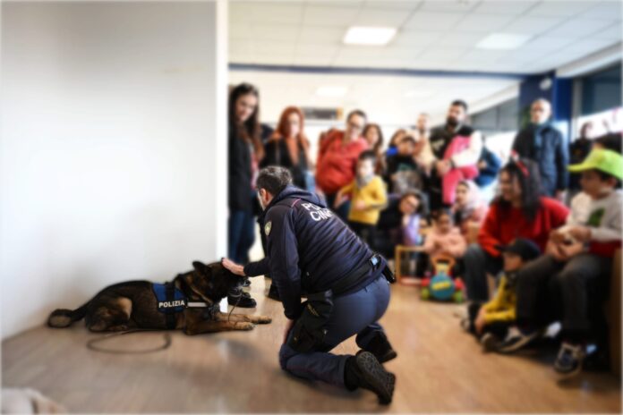 8523459b-aa61-429e-9805-b0332568dcb4 La polizia di stato nel reparto maxillo facciale pediatrico con i piccoli pazienti