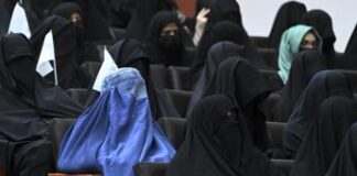 Afghanistan, Talebani vietano a donne di guardare dalla finestra