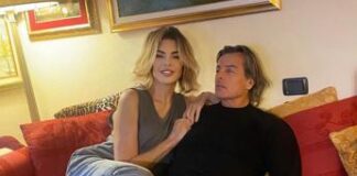 Alba Parietti e gli auguri di Natale: la foto ‘filtrata’ scatena i social