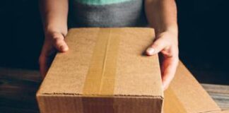 Carta regalo, scatole e bottiglie: vademecum per la differenziata dopo le Feste