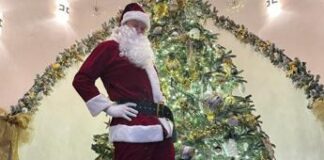 Elon Musk è Babbo Natale Magro, la foto su X: “Ozempic Santa”