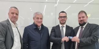 Forza Italia, presentate a Padova new entries Tasso e De Marzo da Gasparri, Tosi, Benigni, Sterle. Vice coordinatori giovani Gobbato e Panetto Forza Italia, da sx Flavio Tosi, Antonio Tajani, Gabriele Tasso e Nicolò Sterle