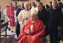 Giubileo, Papa apre Porta Santa nel carcere di Rebibbia: “La speranza non delude”