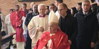 Giubileo, Papa apre Porta Santa nel carcere di Rebibbia: “La speranza non delude”