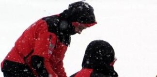 Gran Sasso, 2 escursionisti scivolati in un canalone: neve e raffiche di vento, soccorsi difficili