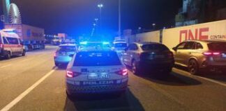 Incidente sul lavoro al porto di Genova, operaio muore schiacciato contro container