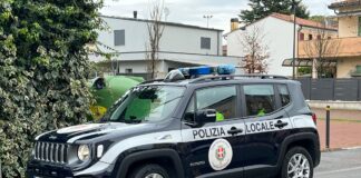 Vicenza, tredici mesi di vigili di quartiere, bilancio positivo. Sindaco Possamai: «Agenti punto di riferimento per residenti e attività» la pattuglia dei vigili di quartiere