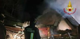 Lucca, esplosione e crollo in villetta a Molazzana: si cercano due dispersi