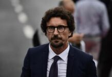 M5S, Toninelli: “Grillo impugnerà simbolo, Conte dovrà farsi suo partito”