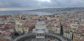 Napoli, nuove tariffe per la tassa di soggiorno: entreranno in vigore da marzo 2025