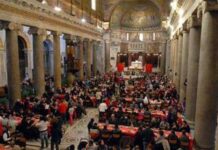 Natale, 400 persone in basilica di Santa Maria in Trastevere per pranzo di Sant’Egidio