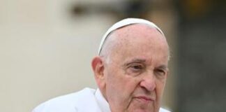 Papa Francesco: “Non andate dalla strega a farvi leggere la mano”
