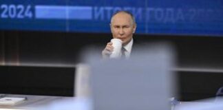 Putin e l’attacco di tosse in diretta: che cos’ha lo ‘zar’?