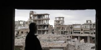 Raid Usa in Siria, uccisi agenti Is. Albero di Natale in fiamme, corteo a Damasco