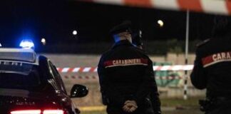 Rimini, accoltella in strada quattro persone: ucciso da carabiniere