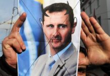 Assad fugge da Damasco a Mosca, arsenale chimico ai “ribelli”, Israele già attivo, Russia e Iran senza basi: Medio Oriente più in fiamme? Ritratto di Assad in mano ai ribelli (Fotogramma - Ipa da Adnkronos)