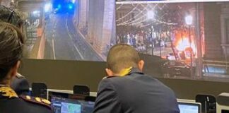 Roma, auto Gpl prende fuoco in via Cola di Rienzo