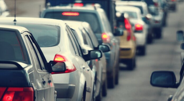 Salerno, crolla tratto di un viadotto in autostrada: nessun ferito ma traffico in tilt